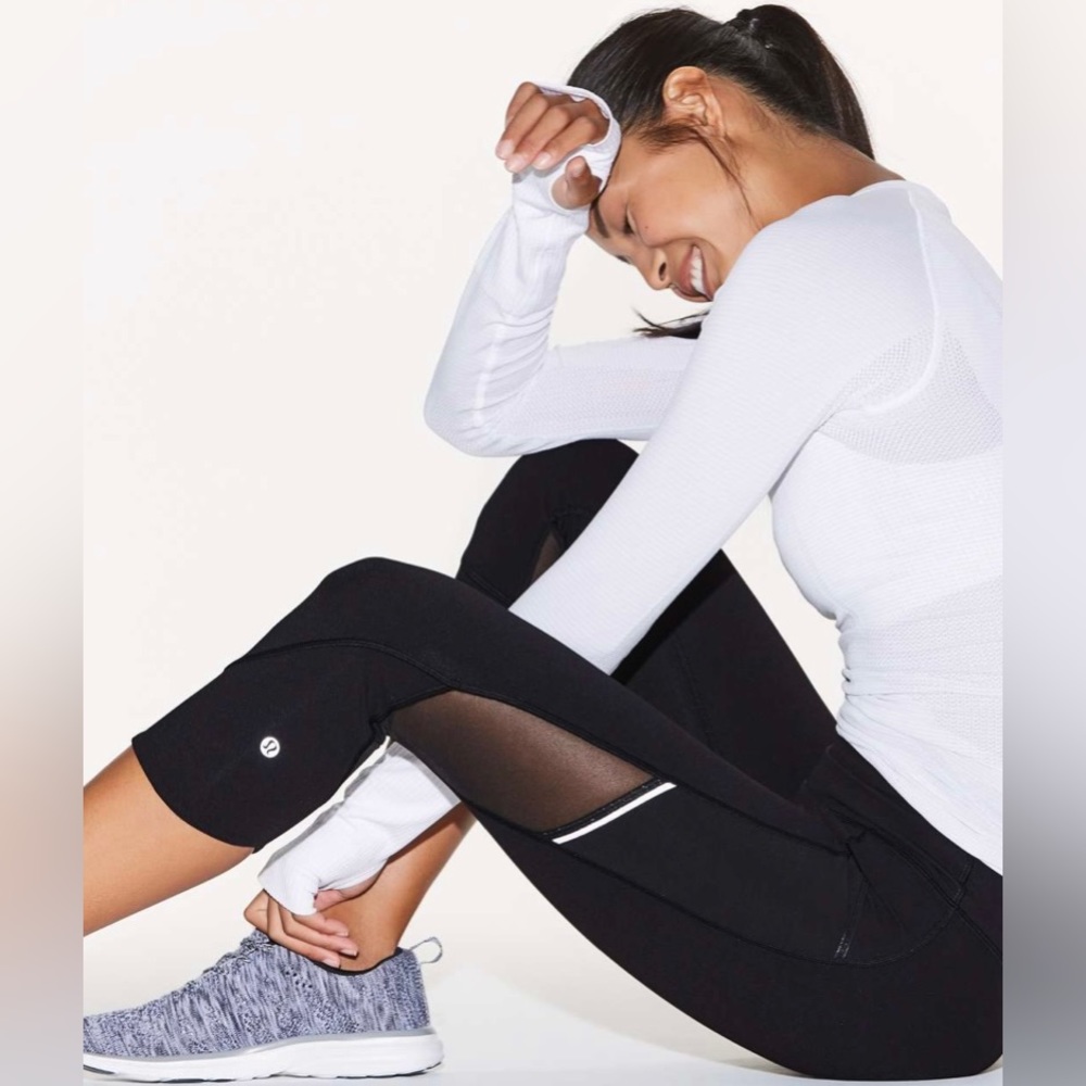 Lululemon Home Stretch Crop (19") in Black (size 6)